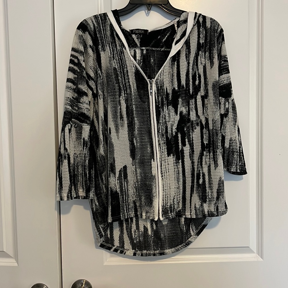 See through light-jacket. Quarter sleeves. With hood